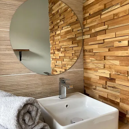 Petite Maison Au Cœur De La *